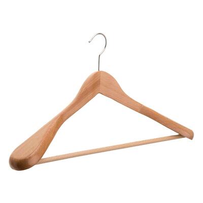 100 perchas anchas de madera natural.